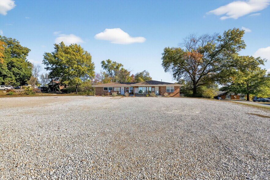 302 S Lincoln Dr, Troy, MO for sale - Building Photo - Image 2 of 41