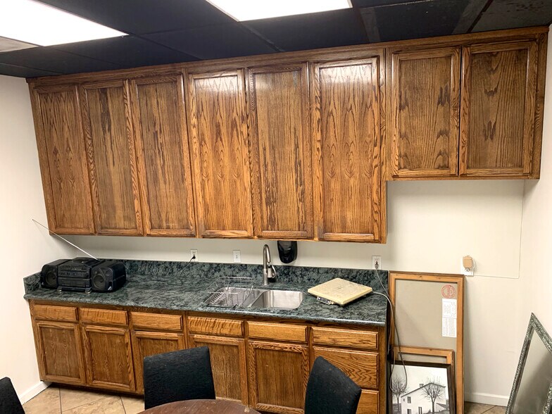 42662 10th St, Lancaster, CA for sale - Interior Photo - Image 3 of 3