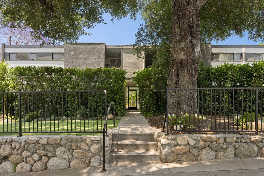 144 S Avenue 55, Los Angeles, CA à vendre - Photo du bâtiment - Image 1 de 11