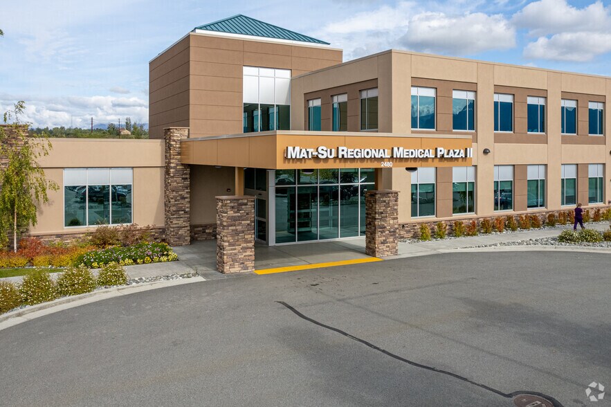 2480 S Woodworth Loop, Palmer, AK à louer - Photo du bâtiment - Image 2 de 13