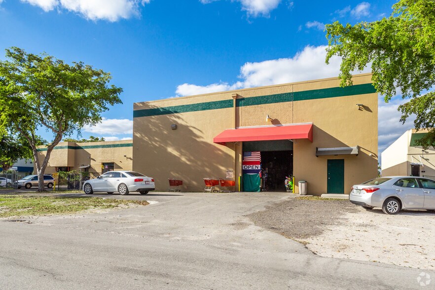 5395 NW 165th St, Hialeah, FL for sale - Primary Photo - Image 2 of 14