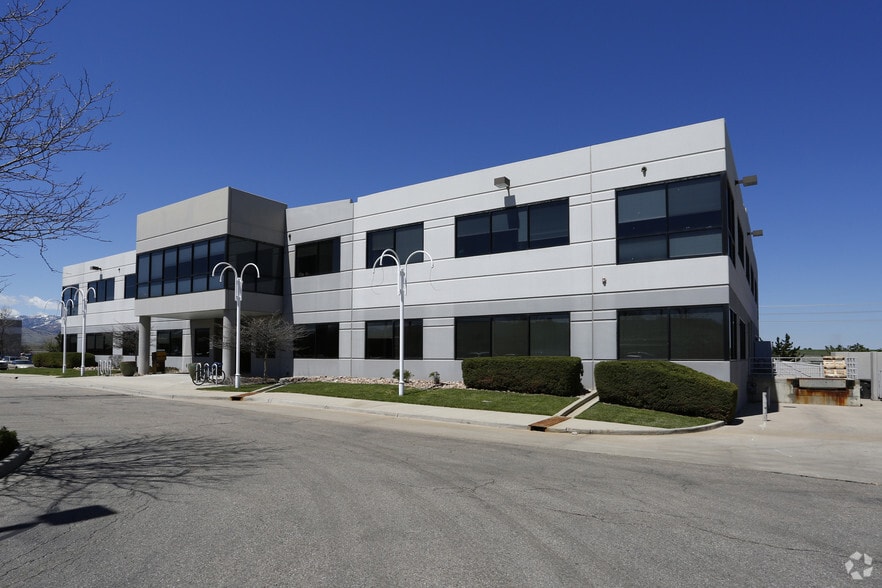 6899 Winchester Cir, Boulder, CO for sale - Building Photo - Image 2 of 7