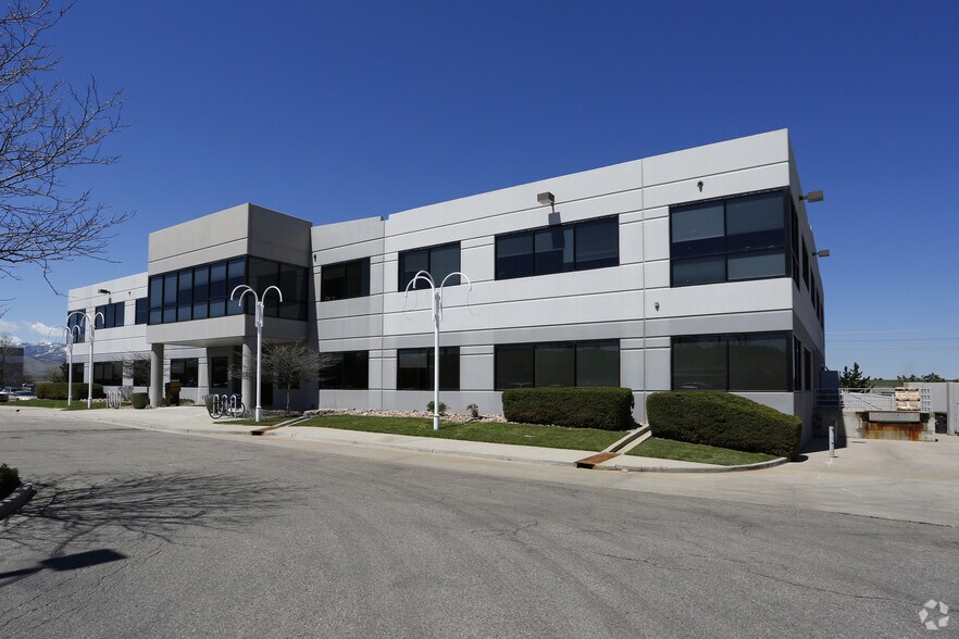 6899 Winchester Cir, Boulder, CO à vendre - Photo du bâtiment - Image 2 de 7