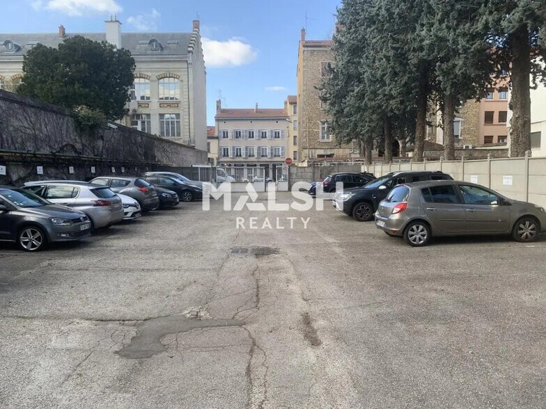 Bureau dans Lyon à louer - Photo du bâtiment - Image 3 de 12