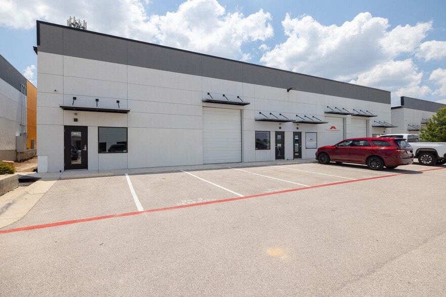 2020 N Bell Blvd, Cedar Park, TX for lease - Building Photo - Image 2 of 35