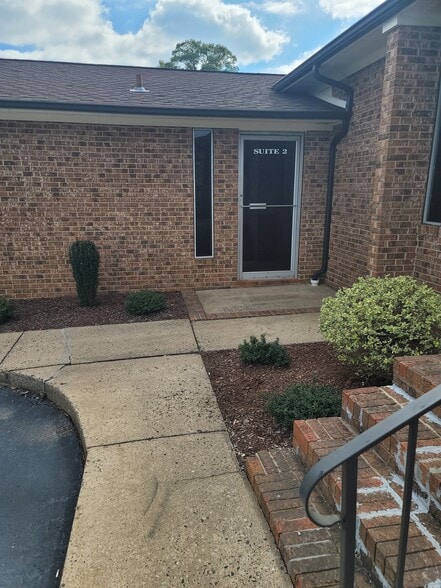 112 E Dixon Blvd, Shelby, NC for lease - Building Photo - Image 2 of 23