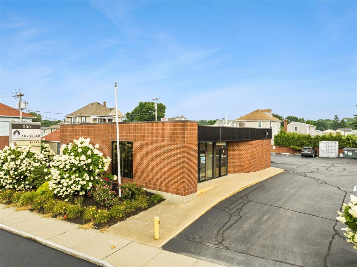 500 N Broadway, East Providence, RI à vendre Photo du bâtiment- Image 1 de 1