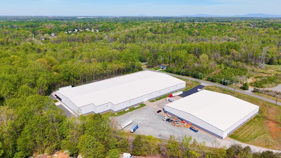 4300 Old Greensboro Rd, Winston-Salem, NC à louer - Vidéo sur l’inscription commerciale - Image 3 de 15