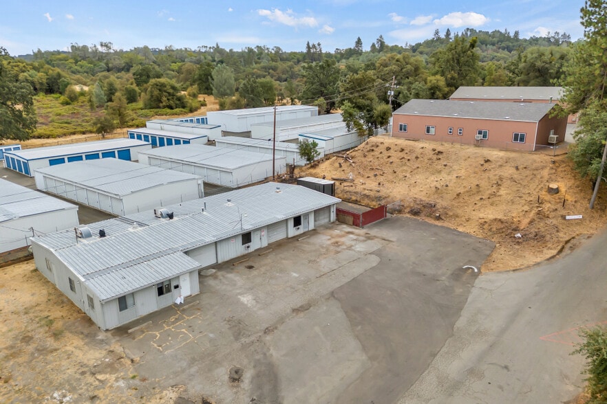 El Dorado Industrial Plaza portefeuille de 3 propriétés à vendre sur LoopNet.ca - Photo du bâtiment - Image 2 de 21