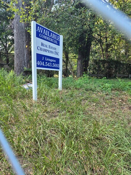 5895 Cumming Hwy, Canton, GA à vendre - Photo du bâtiment - Image 3 de 11