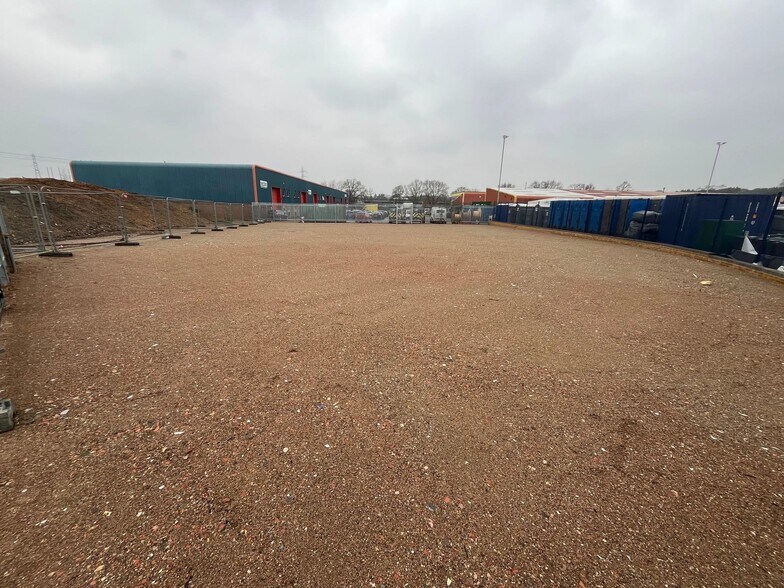 Castleman Close, Three Legged Cross à louer - Photo principale - Image 1 de 3