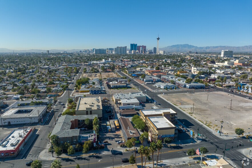 1308 E Fremont St, Las Vegas, NV à vendre - Aérien - Image 3 de 20