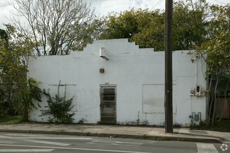 1111 S Roosevelt Ave, San Antonio, TX à vendre - Photo du bâtiment - Image 3 de 7