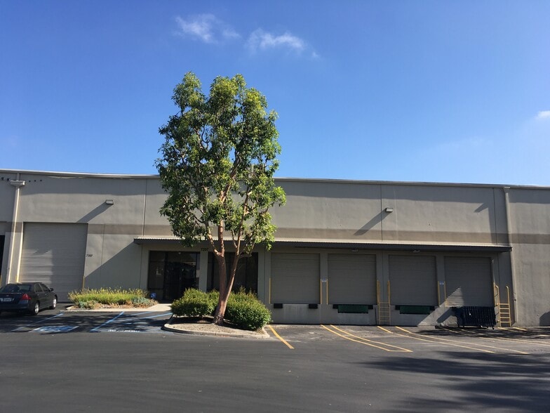 7361-7471 Doig Dr, Garden Grove, CA for lease - Building Photo - Image 1 of 9