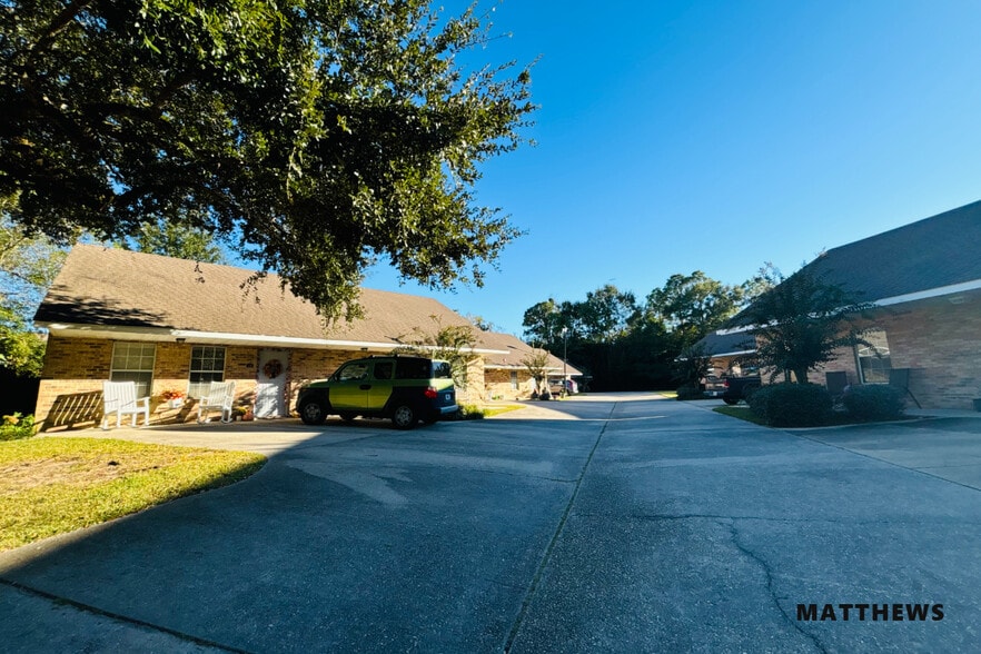 20031 Lovers Ln, Long Beach, MS à vendre - Photo du bâtiment - Image 2 de 3