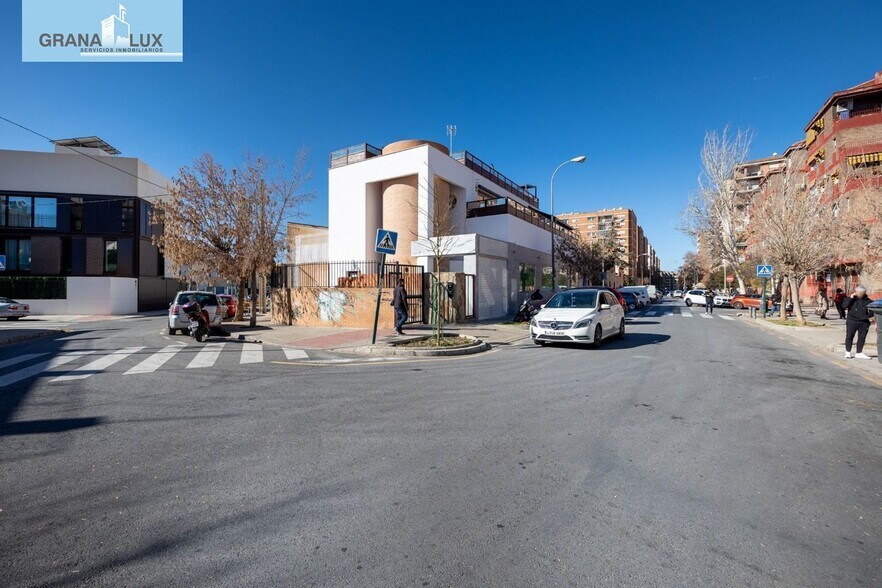 Commerce de détail dans Granada, Granada à vendre - Photo du bâtiment - Image 2 de 37