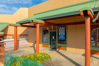 10868-10966 Combie Rd, Auburn, CA à louer Photo du bâtiment- Image 2 de 14