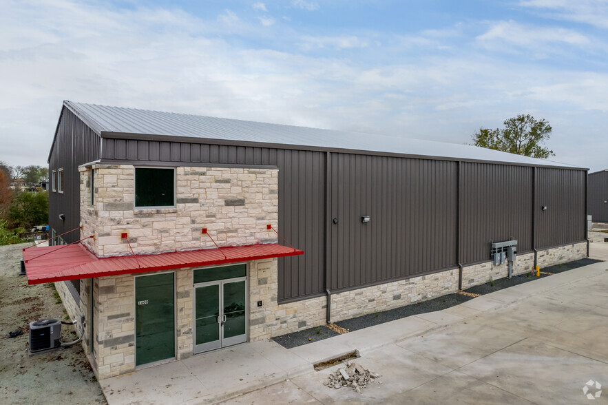 1600 Dungan Ln, Austin, TX for lease - Primary Photo - Image 1 of 4