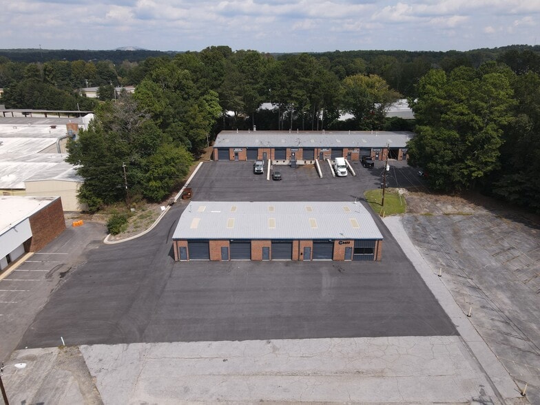 6450-6456 Old Hillandale Dr, Lithonia, GA for lease - Building Photo - Image 3 of 5