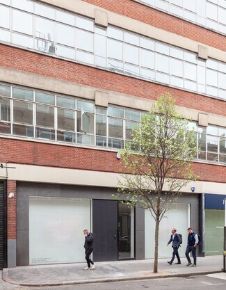 Plus de détails pour 56-57 Eastcastle St, Londres - Commerce de détail à louer