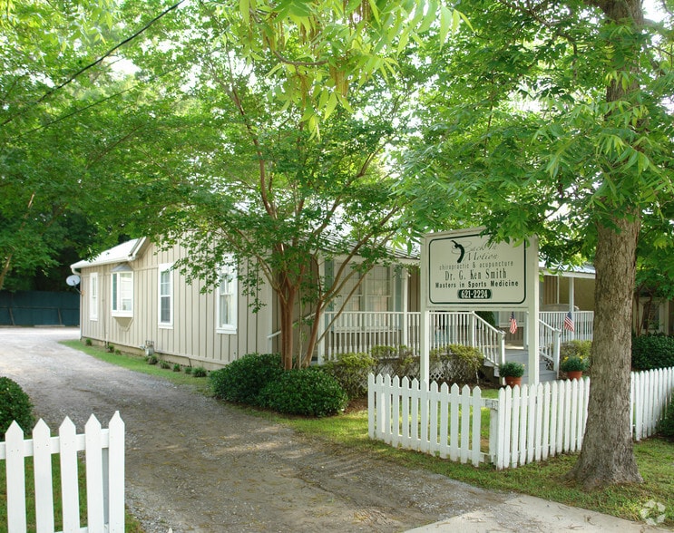 715 Belrose Ave, Daphne, AL for lease - Primary Photo - Image 1 of 9
