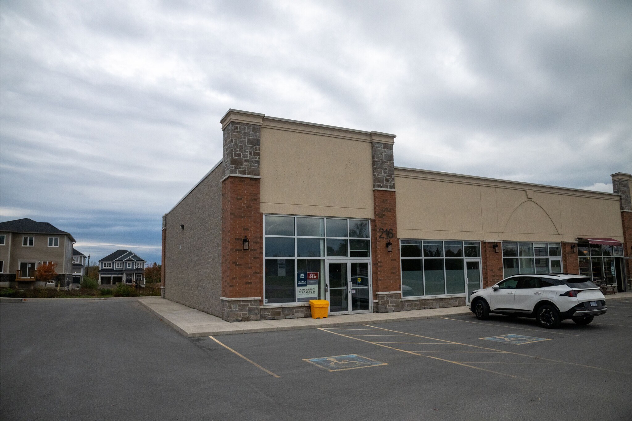 216 Main St, Loyalist, ON à vendre Photo du bâtiment- Image 1 de 1