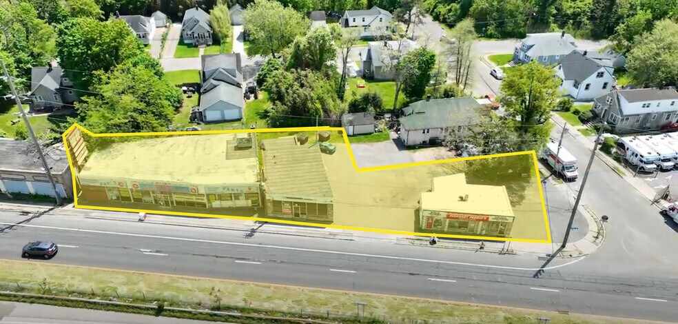 Sunrise Highway Portfolio portefeuille de 3 propriétés à vendre sur LoopNet.ca - Photo du bâtiment - Image 1 de 9