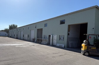 1337 SW South Macedo Blvd, Port Saint Lucie, FL à louer Photo du bâtiment- Image 1 de 4