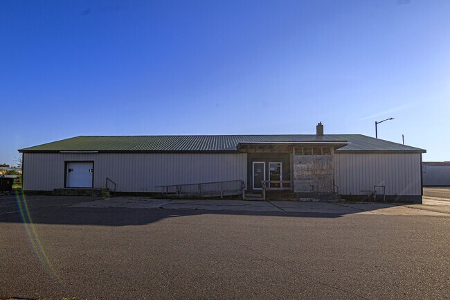 More details for 105 Ash Ave NE, Wadena, MN - Retail for Sale