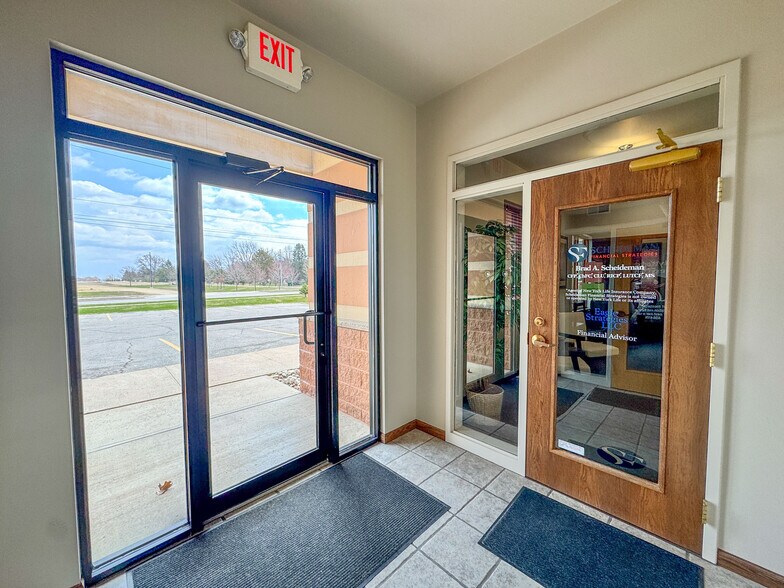 808 4th St NE, Hampton, IA à vendre - Photo du bâtiment - Image 3 de 48