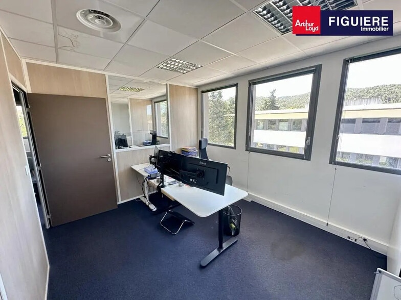 434 Allées Francois Aubrun, Le Tholonet for lease - Interior Photo - Image 2 of 6