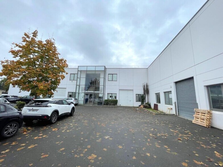 Bureau dans Argenteuil à louer - Photo du bâtiment - Image 1 de 8