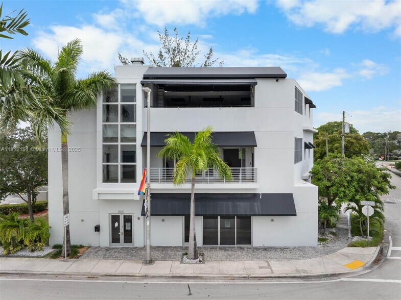 2500 Wilton Dr, Wilton Manors, FL à vendre - Photo du bâtiment - Image 1 de 21