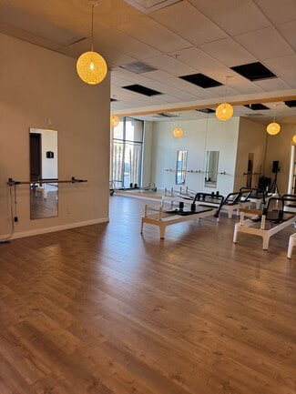 Plus de détails pour 23460 Cinema Dr, Valencia, CA - Commerce de détail à louer