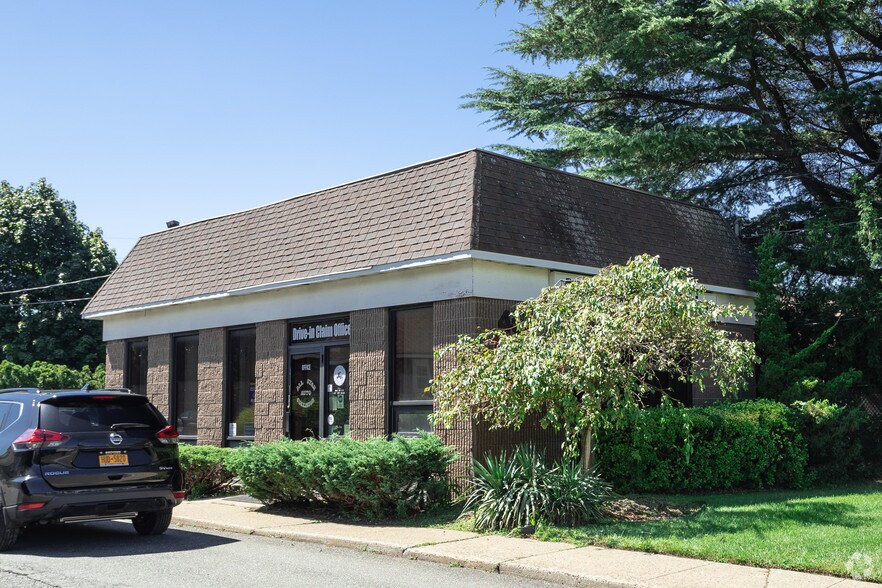 454 Fulton St, Farmingdale, NY à vendre - Photo du bâtiment - Image 2 de 2