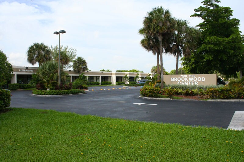 7108-7162 W McNab Rd, Tamarac, FL à louer Photo du bâtiment- Image 1 de 9