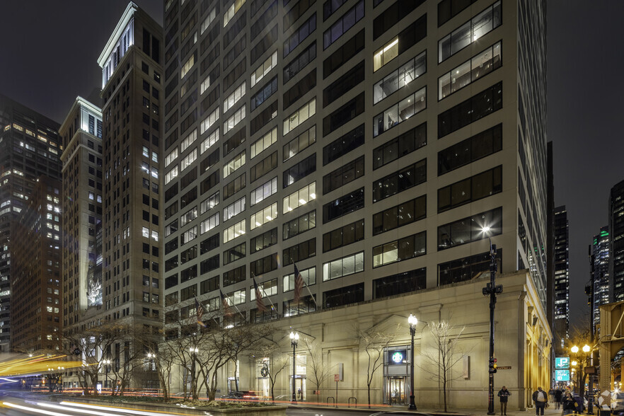 180 N LaSalle St, Chicago, IL à louer - Photo du bâtiment - Image 2 de 10