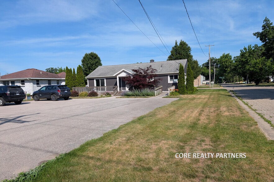 1921 Ruddiman Dr, Muskegon, MI for lease - Building Photo - Image 2 of 12