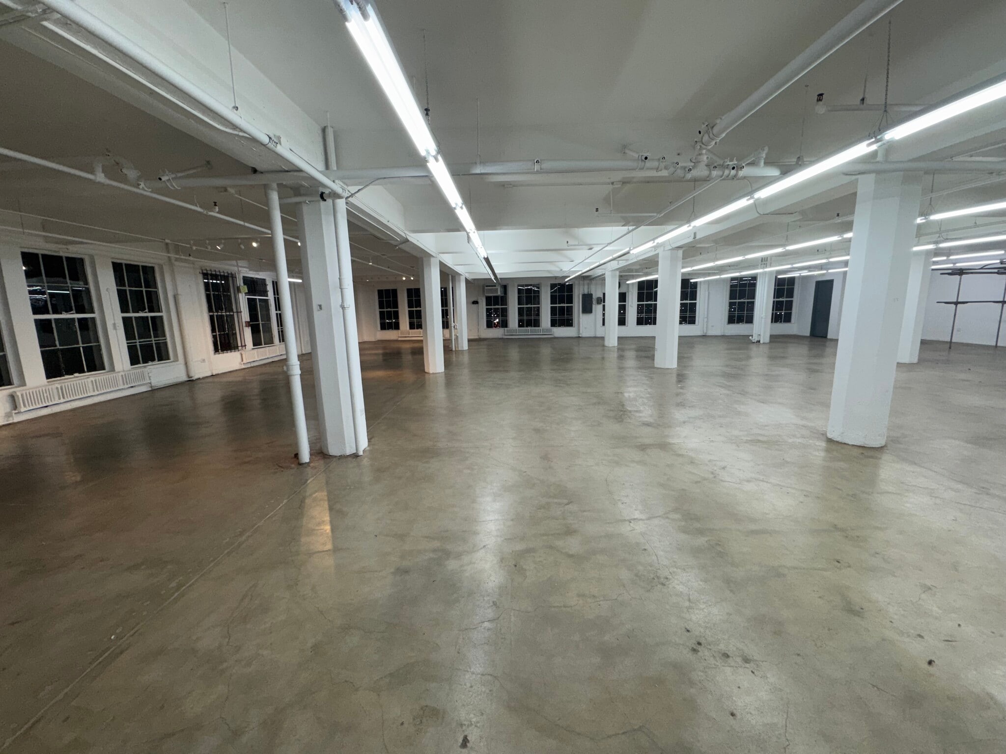 122 E 7th St, Los Angeles, CA à louer Photo intérieure- Image 1 de 3