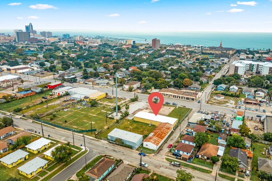 917 S Staples St, Corpus Christi, TX à vendre - Photo du bâtiment - Image 2 de 9