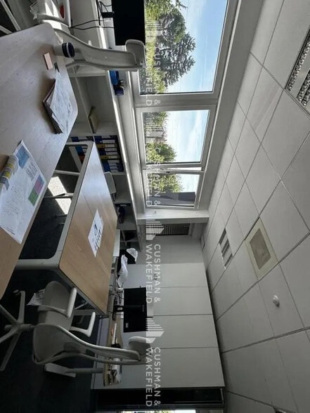 Office in Strasbourg for lease - Building Photo - Image 2 of 11