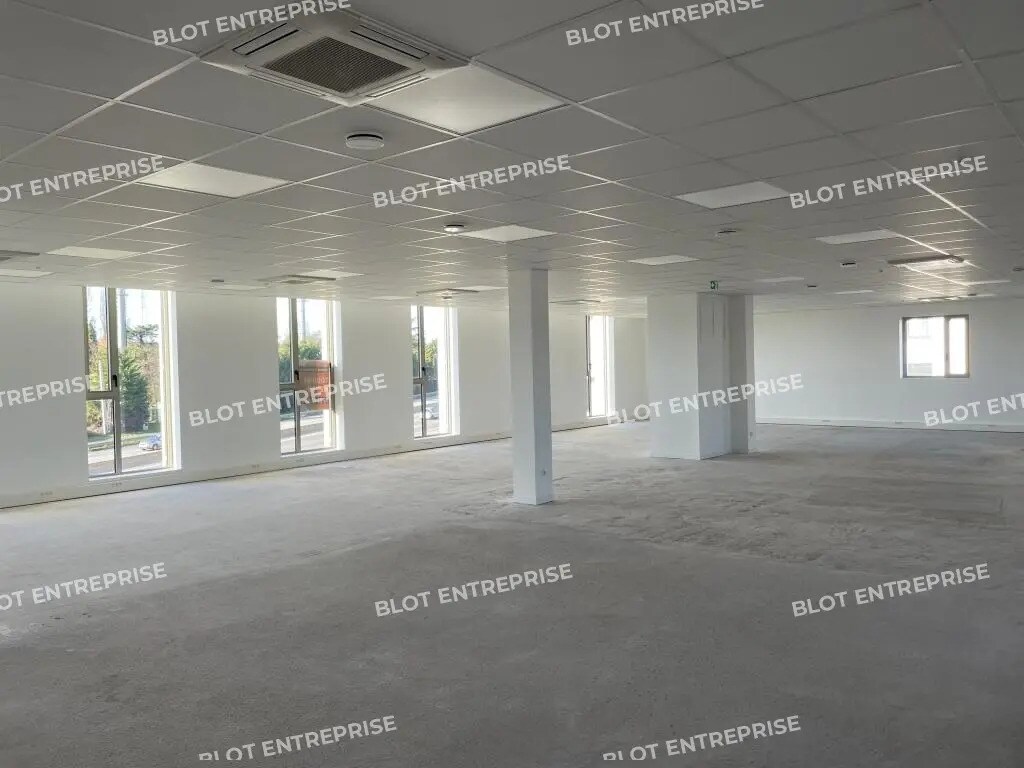 Office in Rennes for lease Interior Photo- Image 1 of 4