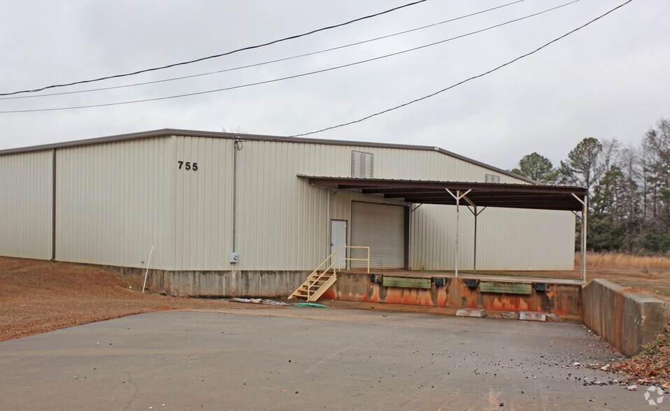 755 16th Ct, Alexander City, AL à vendre - Photo du bâtiment - Image 3 de 3