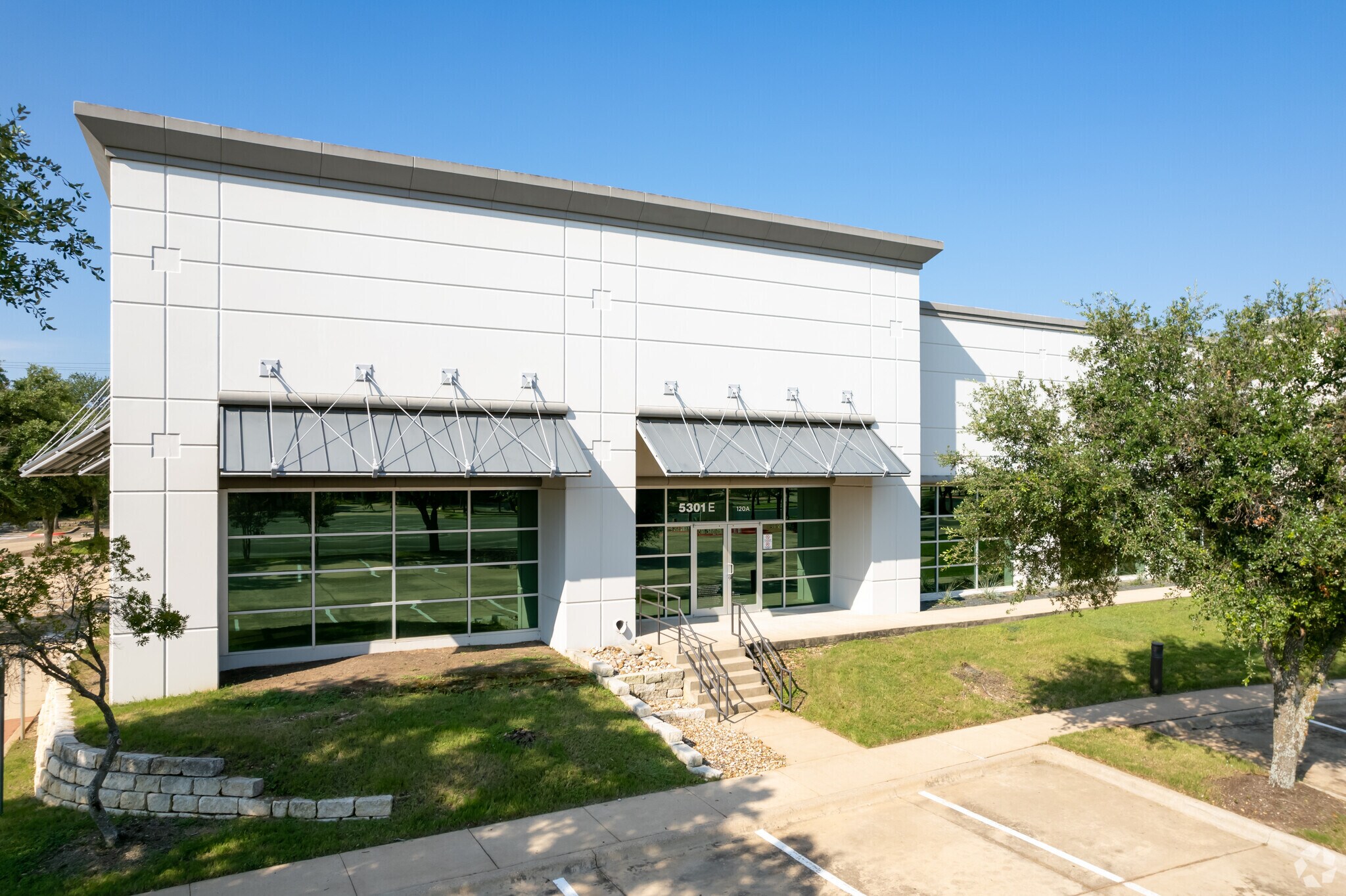 5300 Riata Park Ct, Austin, TX à louer Photo principale- Image 1 de 7