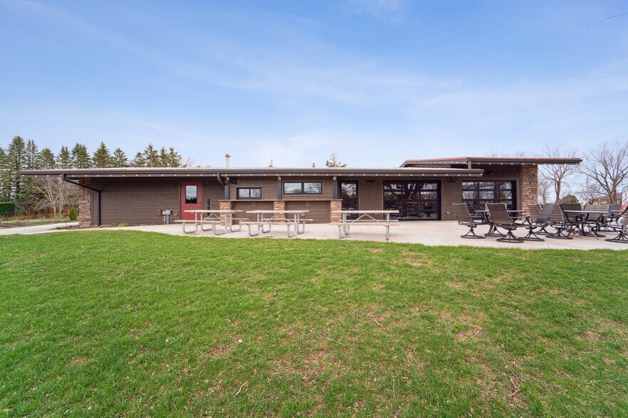 707 W Park Ave, Kiel, WI à vendre - Photo du bâtiment - Image 1 de 43