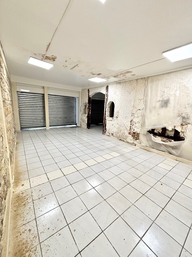 Rue De Charenton, Paris, PAR 75012 - - - Interior Photo - Image 2 of 6