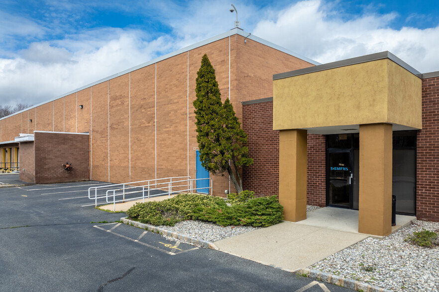 8 Fernwood Rd, Florham Park, NJ for lease - Building Photo - Image 3 of 5