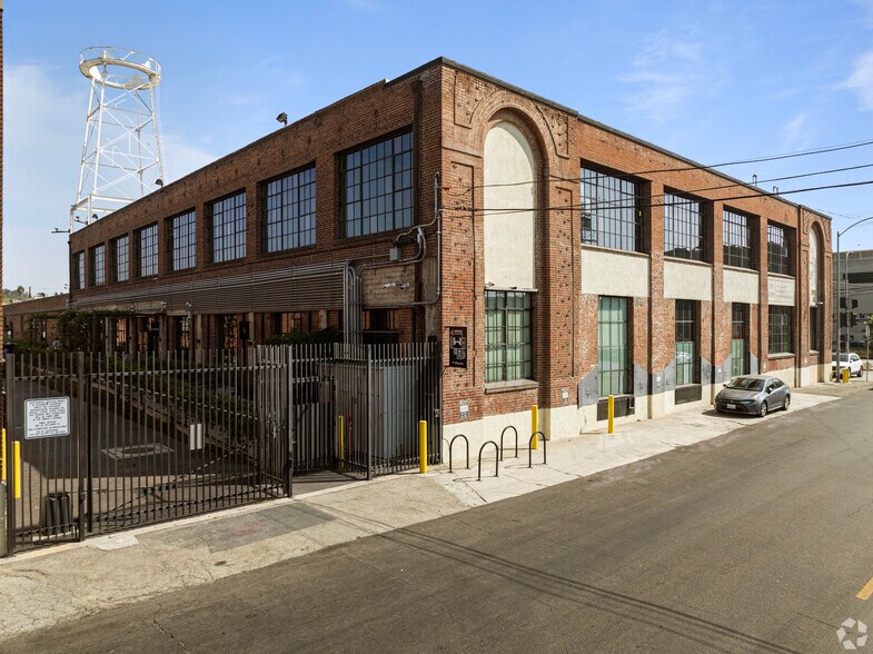 1451-1473 E 4th St, Los Angeles, CA à louer - Photo du bâtiment - Image 2 de 39