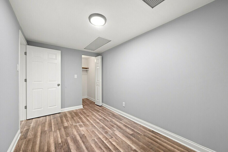 6837 S Clyde Ave, Chicago, IL à vendre - Photo du bâtiment - Image 2 de 9
