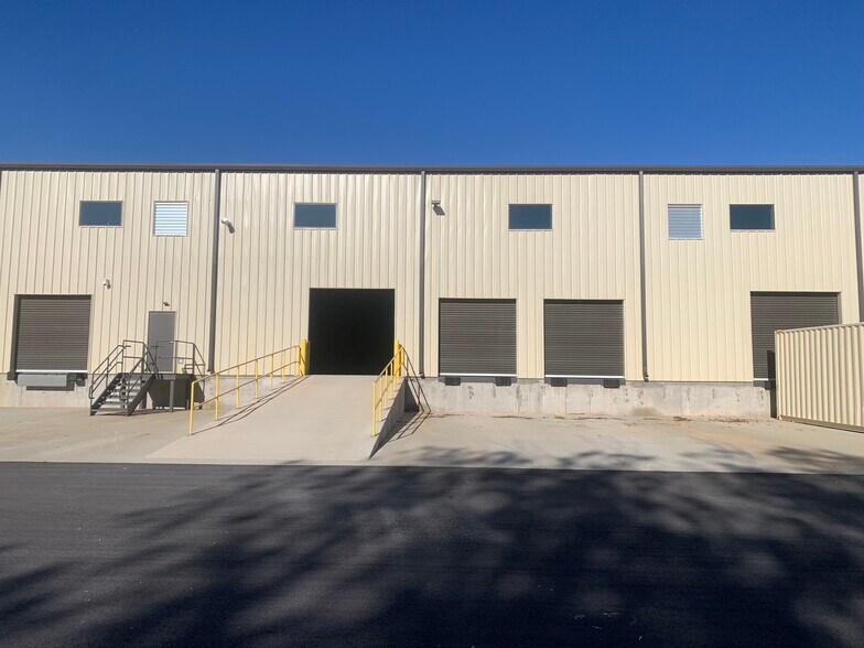 240 Wes Walker Memorial Dr, Ball Ground, GA à louer - Photo du bâtiment - Image 3 de 6